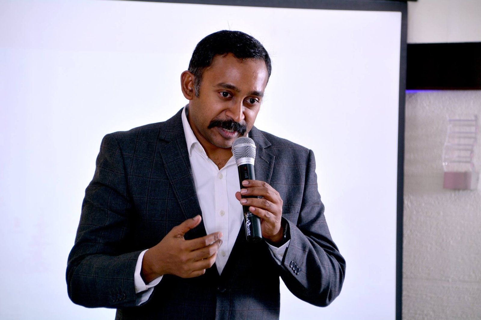 Dr. Arul Vijaykumar J
